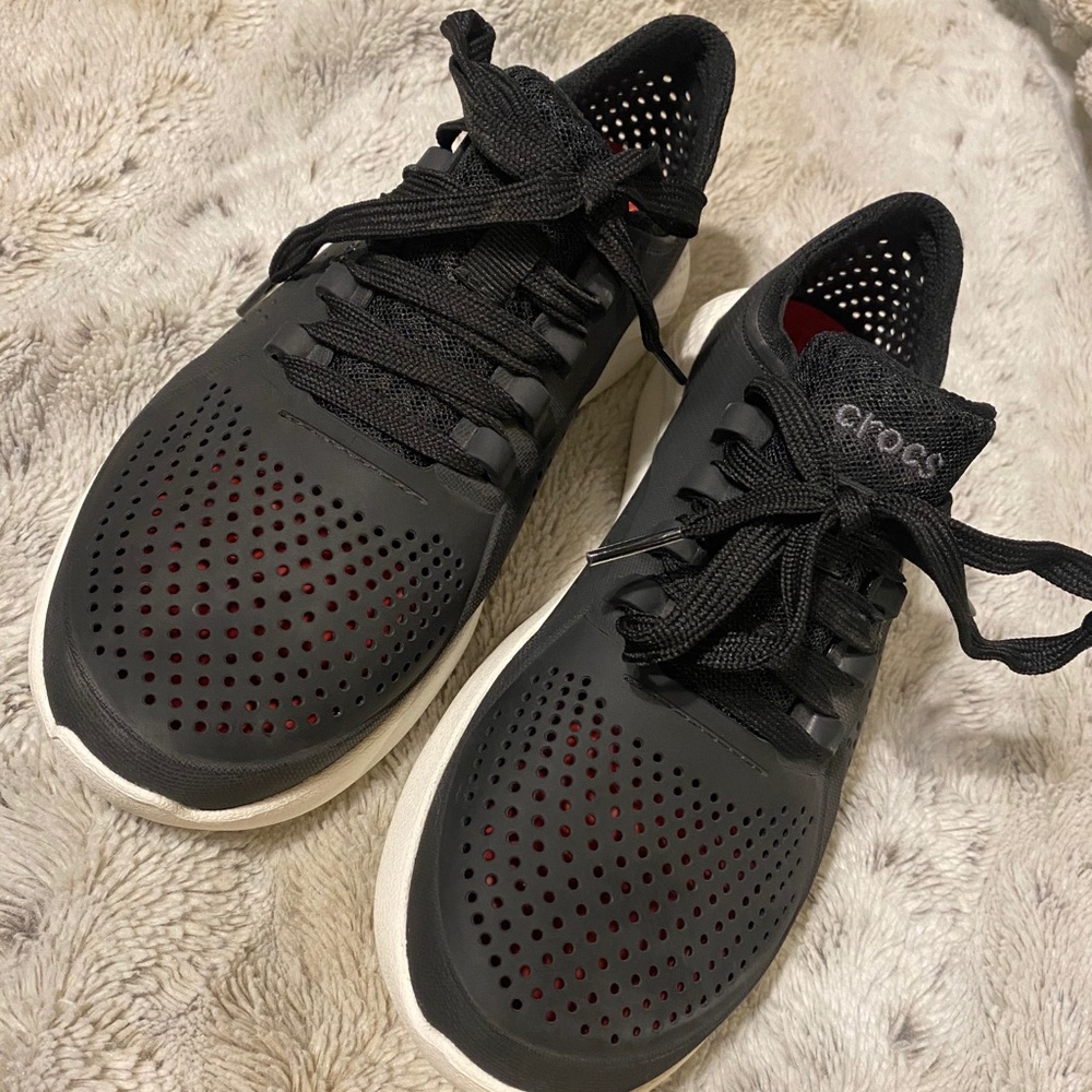 Women Crocs Tennis Shoes